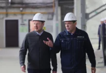 Губернатор Алтайского края посетил завод, который выпускает уникальные гусеничные машины