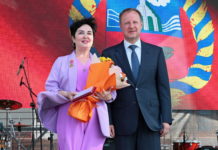 Виктор Томенко поздравил жителей Заринска с Днём металлурга и Днём города