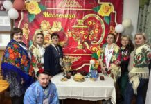 Масленица пришла на выборы: в Алтайском крае на избирательных участках вкусно и весело. Фоторепортаж