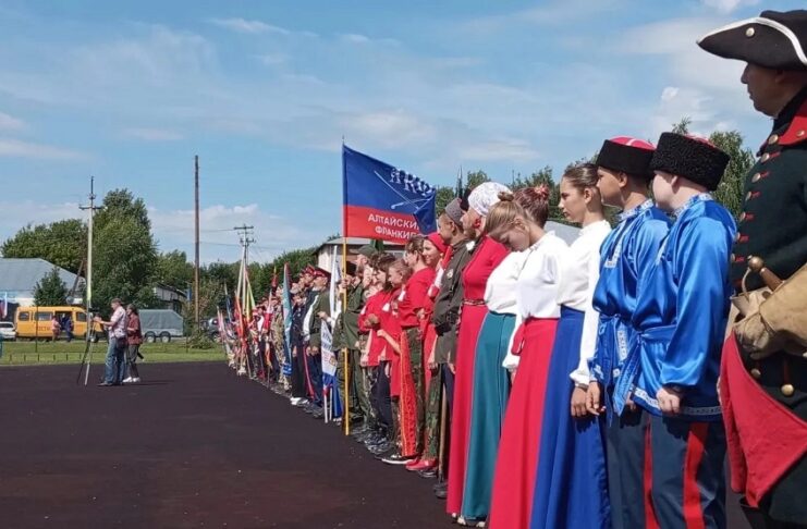 На состязаниях алтайских казаков покажут традиционное оружие и снаряжение